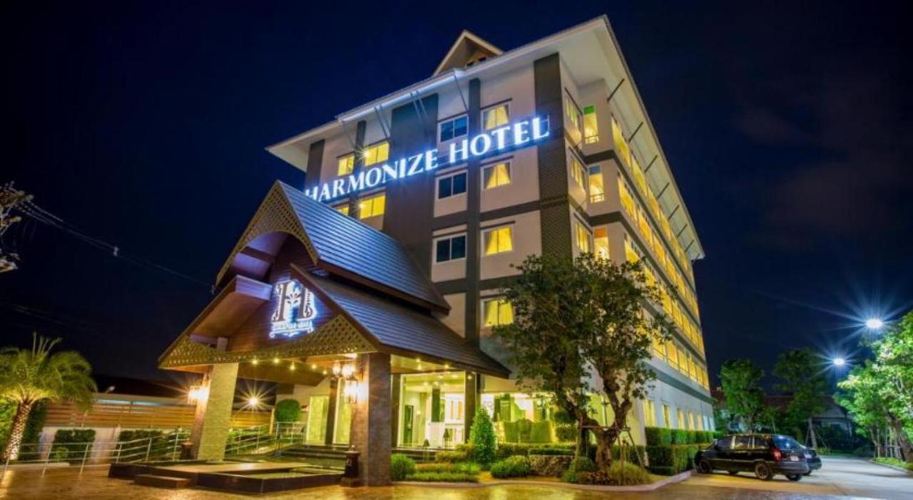 Harmonize Hotel- SHA Extra Plus Chiang Mai Esterno foto