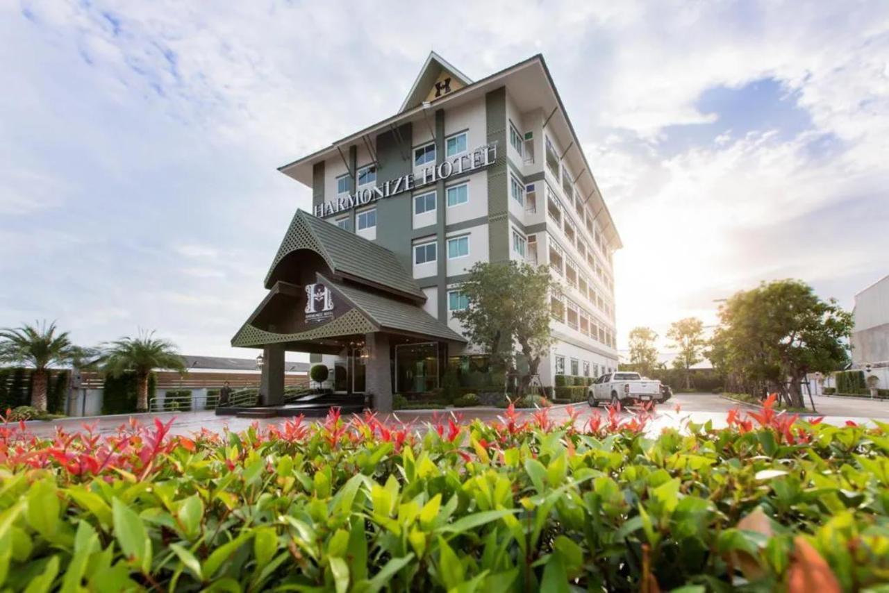 Harmonize Hotel- SHA Extra Plus Chiang Mai Esterno foto