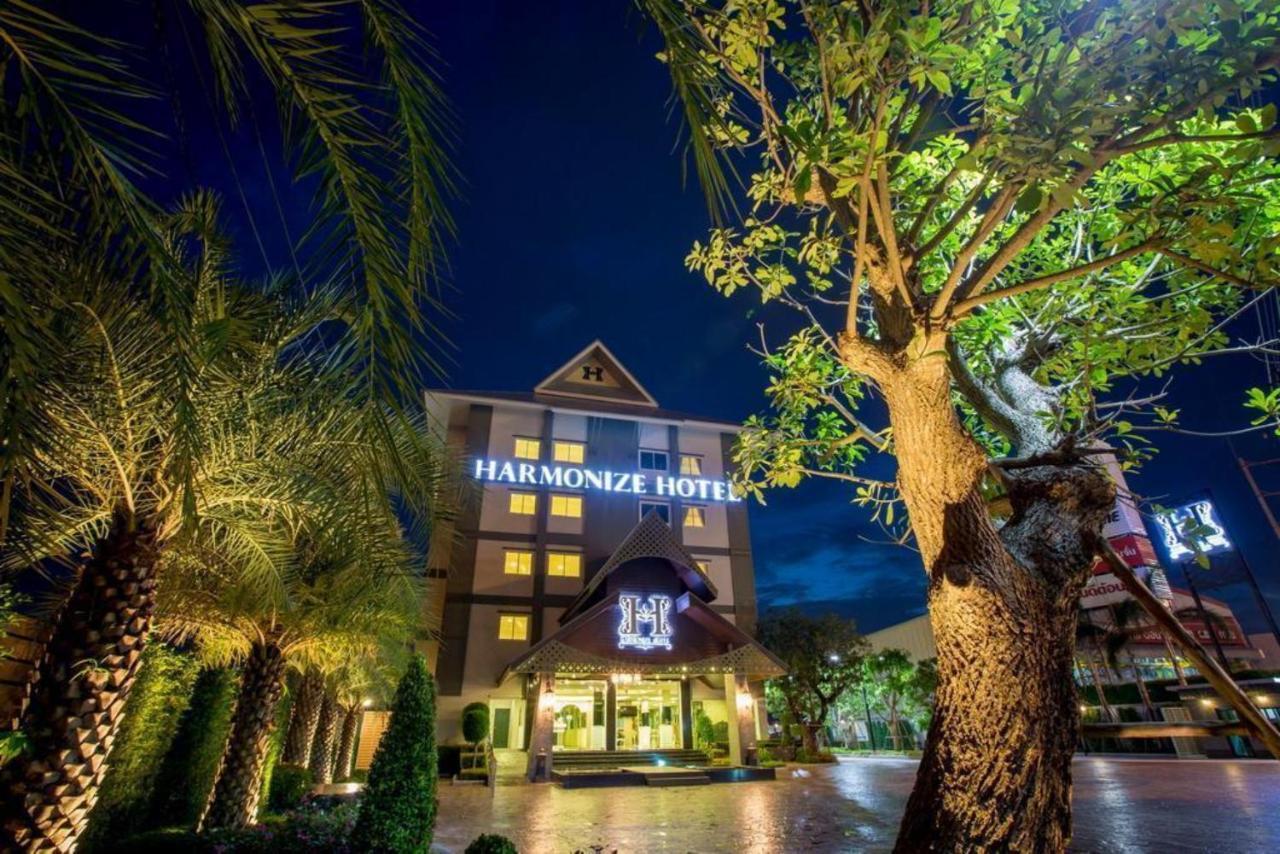 Harmonize Hotel- SHA Extra Plus Chiang Mai Esterno foto